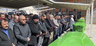 Sivas'ta 15 yaşındaki çocuğun öldürdüğü babası ve ağabeyinin cenazeleri defnedildi