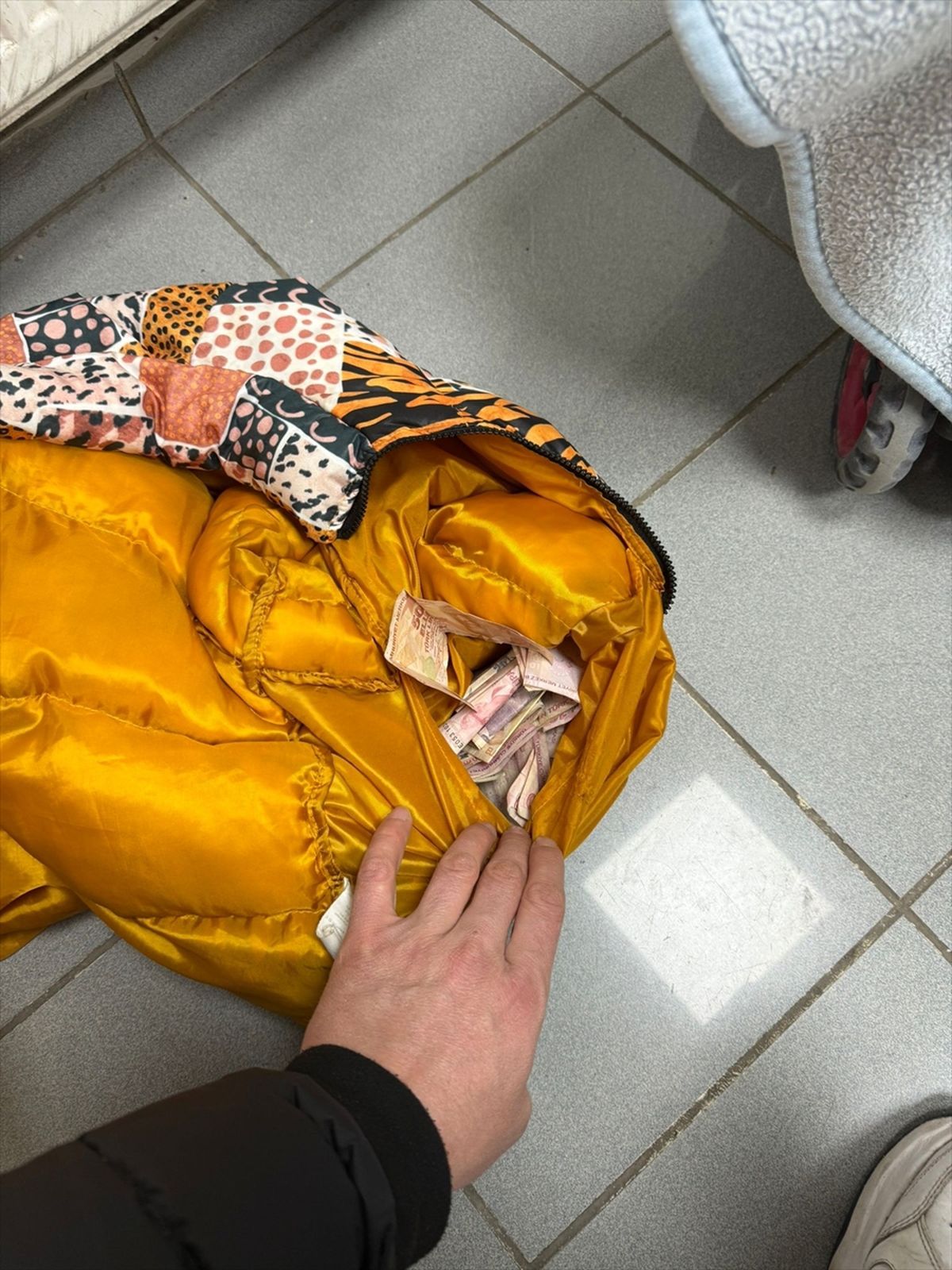 Sivas'ta dilencinin üzerinden çıkan paraya el konuldu