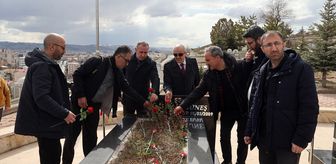 Sivas'ta meslektaşları gazeteci İsmail Güneş'i kabri başında andı