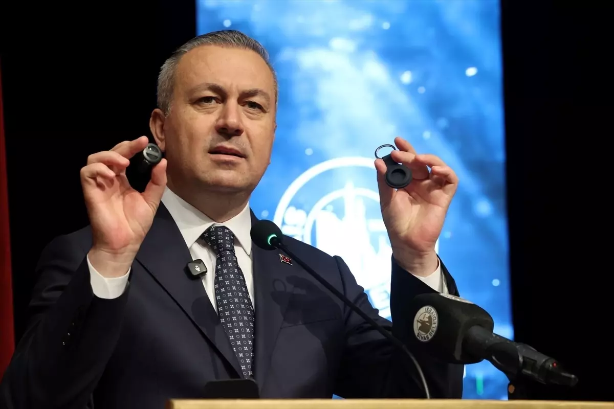 Sivas'ta özel gereksinimli 100 çocuğun ailesine akıllı takip cihazı verildi