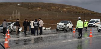 Sivas'ta üç aracın karıştığı kazada 1 kişi öldü, 5 kişi yaralandı