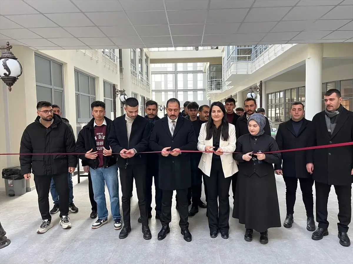 Sivas'ta Ülkü Ocakları geri dönüşüm sergisi açtı