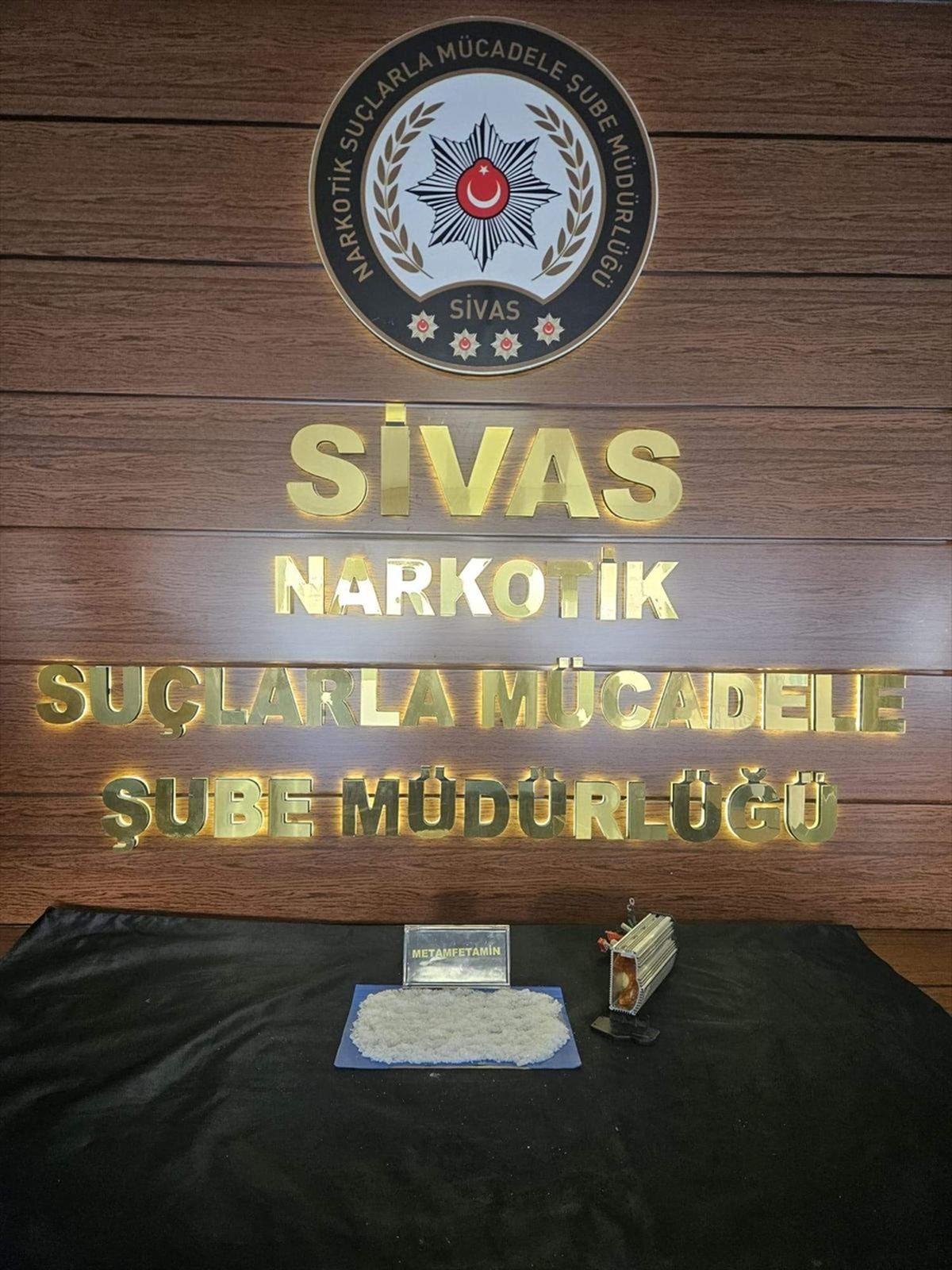 Sivas'ta uyuşturucu operasyonunda yakalanan 3 şüpheli tutuklandı