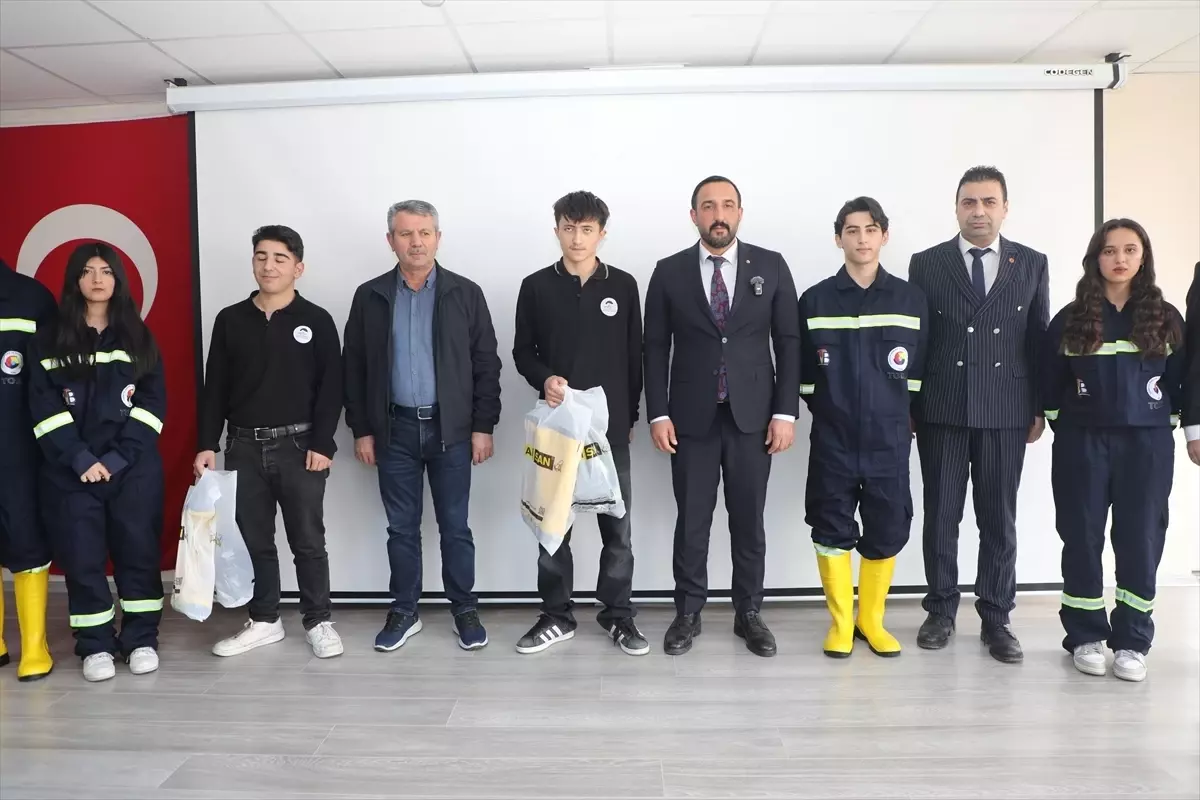 Sivas Ticaret Borsasından Suşehri Tarım Lisesine burs ve malzeme desteği