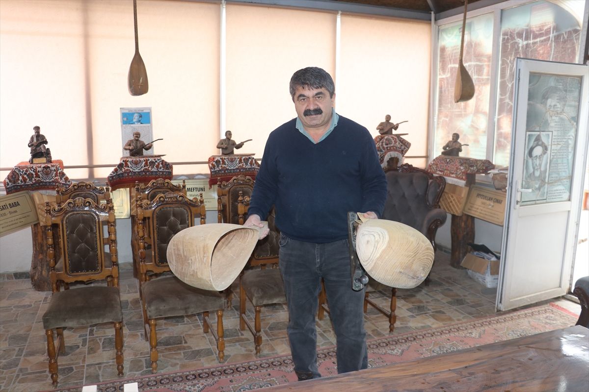 Sivaslı bağlama yapım ustası, ücretsiz kursla mesleğini gelecek nesillere aktaracak