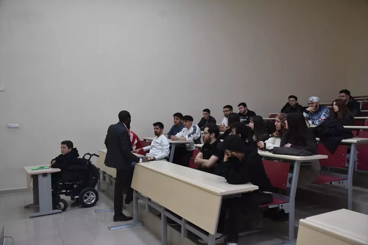 SMA hastası Berk hayalini kurduğu meslek için üniversite sıralarında