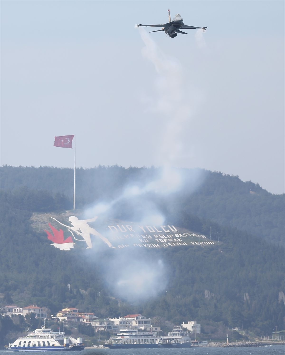 SOLOTÜRK Çanakkale'de gösteri uçuşu yaptı