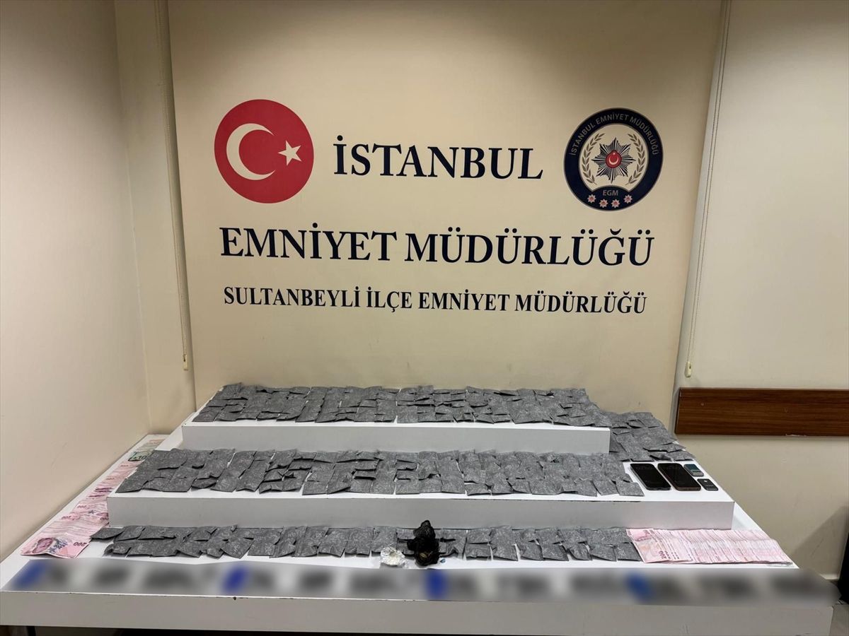 Sultanbeyli'de düzenlenen uyuşturucu operasyonunda yakalanan 4 zanlı tutuklandı