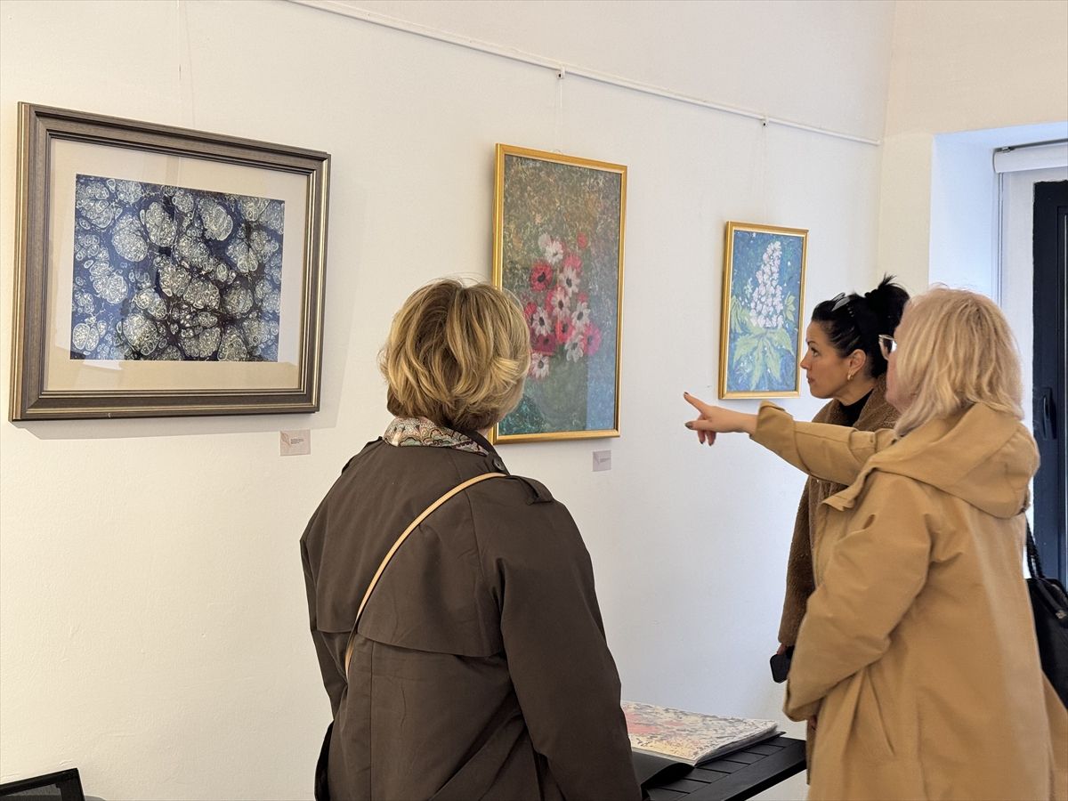 "Suya Yazılan" ebru sergisi Bağımsız Sanat Vakfı'nda açıldı