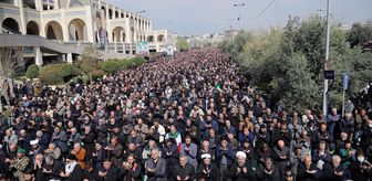 Tahran'da cuma namazının ardından toplanan kalabalık ABD ve İsrail'i protesto etti