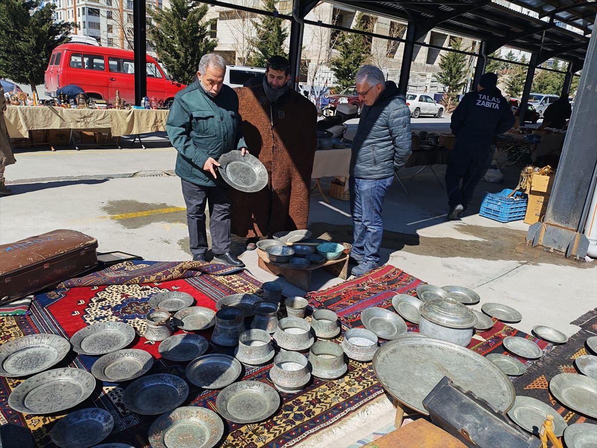 Talas Belediye Başkanı Yalçın, Antika Pazarı'nı gezdi