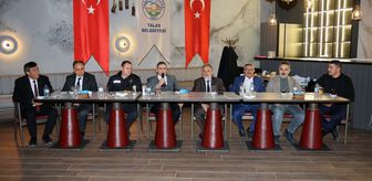 Talas Belediye Başkanı Yalçın, muhtarlarla bir araya geldi