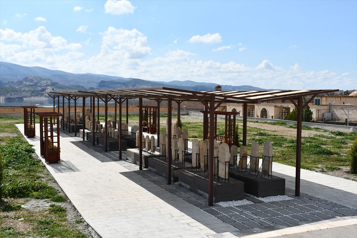 Tarihi Hasankeyf'te gün yüzüne çıkarılan 147 eser görücüye çıktı