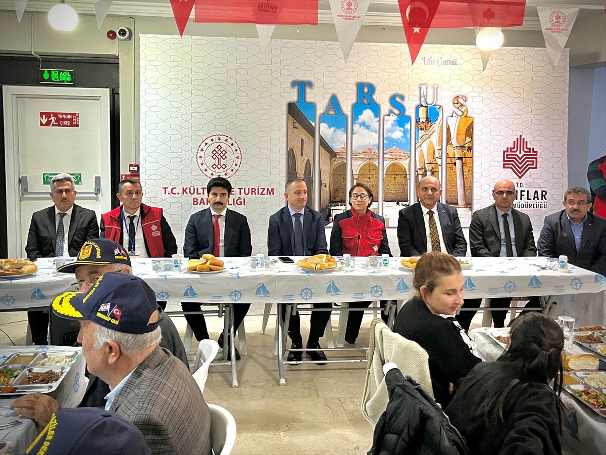 Tarsus'ta Vakıflar Bölge Müdürlüğünce iftar programına düzenlendi