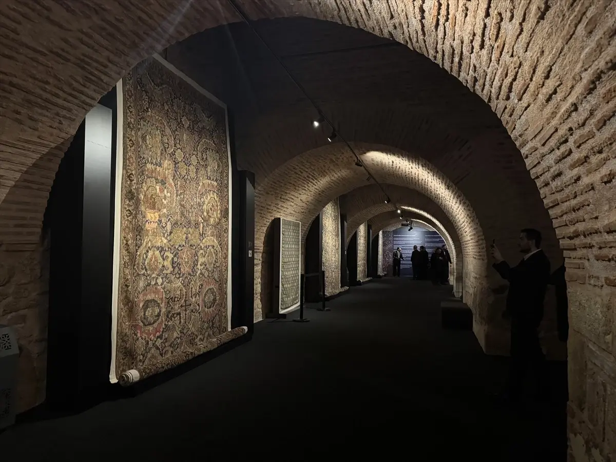 'Tasavvuf'tan Biçime Dokuma Sanatında Kutsal Geometri' sergisi İstanbul'da açıldı