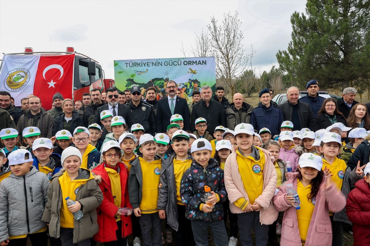 Taşköprü'de fidanlar toprakla buluştu