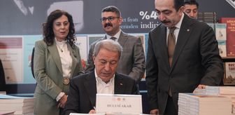 TBMM Milli Savunma Komisyonu Başkanı Akar, 'Külliye'de Ramazan' etkinliklerinde okurlarla buluştu