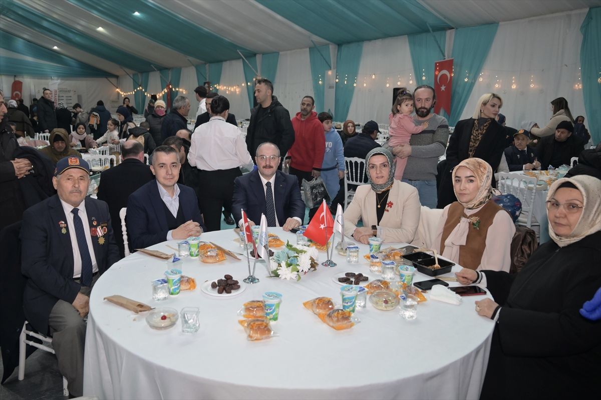 TBMM Sanayi Komisyonu Başkanı Varank Esenyurt'ta iftar programına katıldı