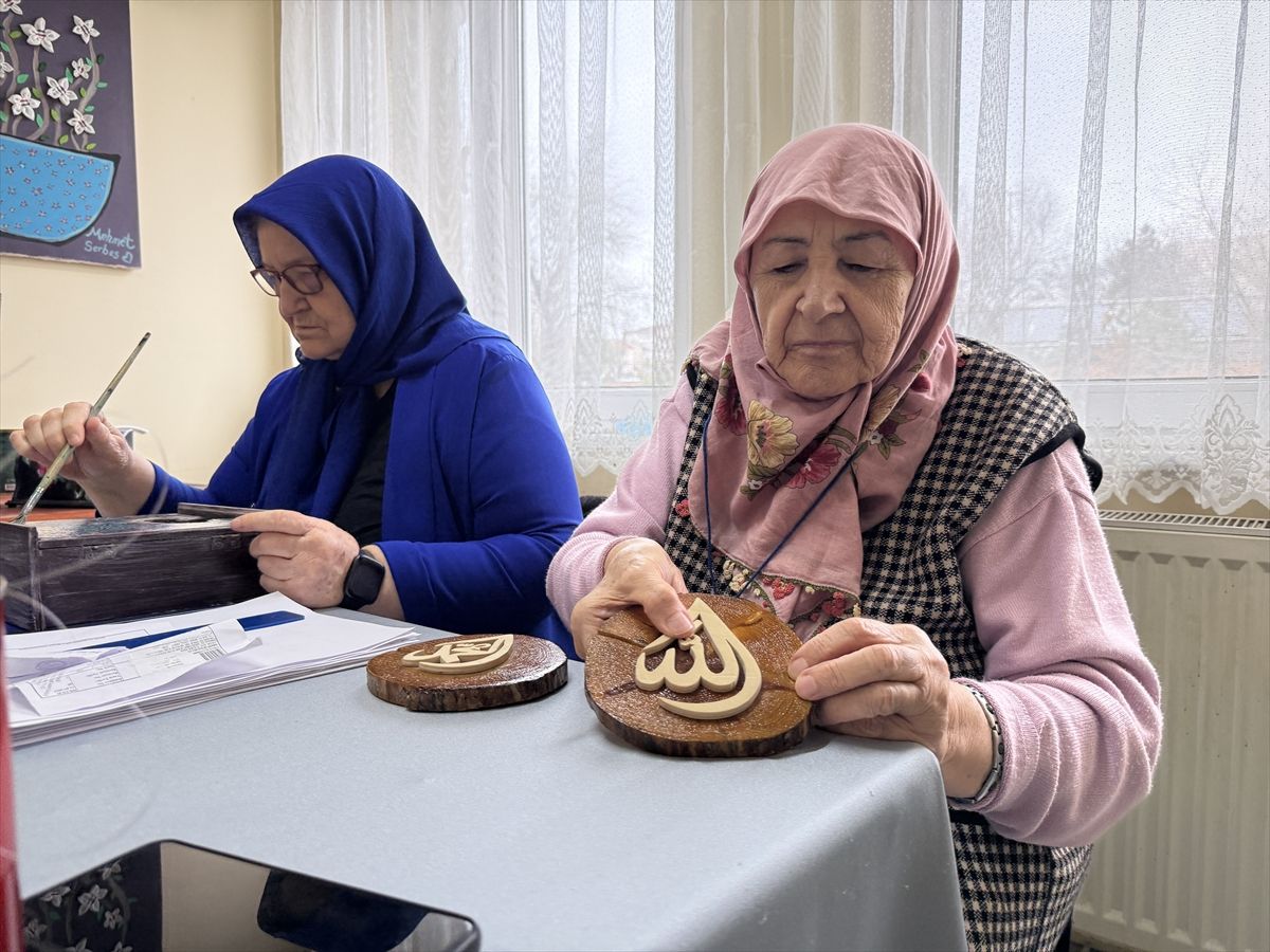 Tekirdağ'da huzurevi sakinleri, açılan kurslar sayesinde sosyalleşiyor