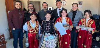 Tekirdağ'da öğrenciler davul çalıp mani okudu