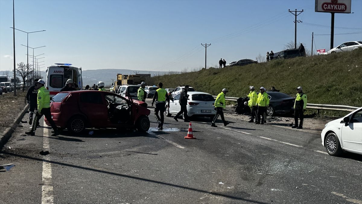 Tekirdağ'da zincirleme trafik kazasında 5 kişi yaralandı