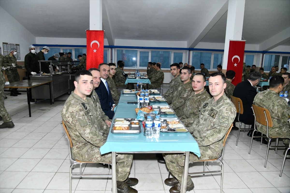 Tekirdağ Valisi Recep Soytürk Mehmetçikle iftar yaptı