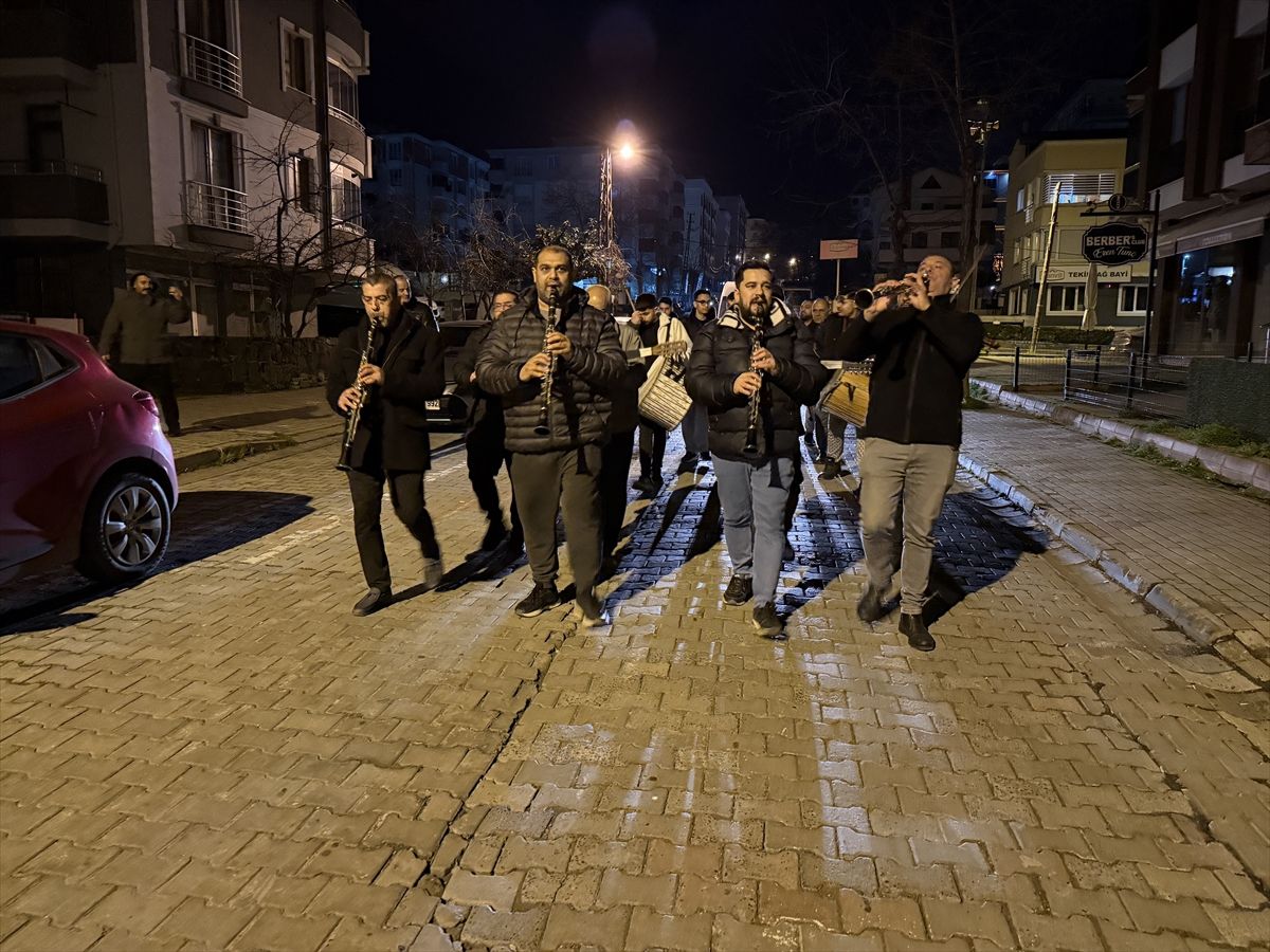 Tekirdağlılar sahura belediye bandosuyla kalktı