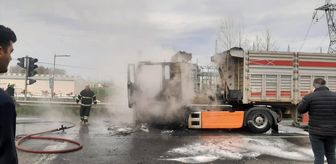 Terme'de seyir halindeki tırda çıkan yangın söndürüldü