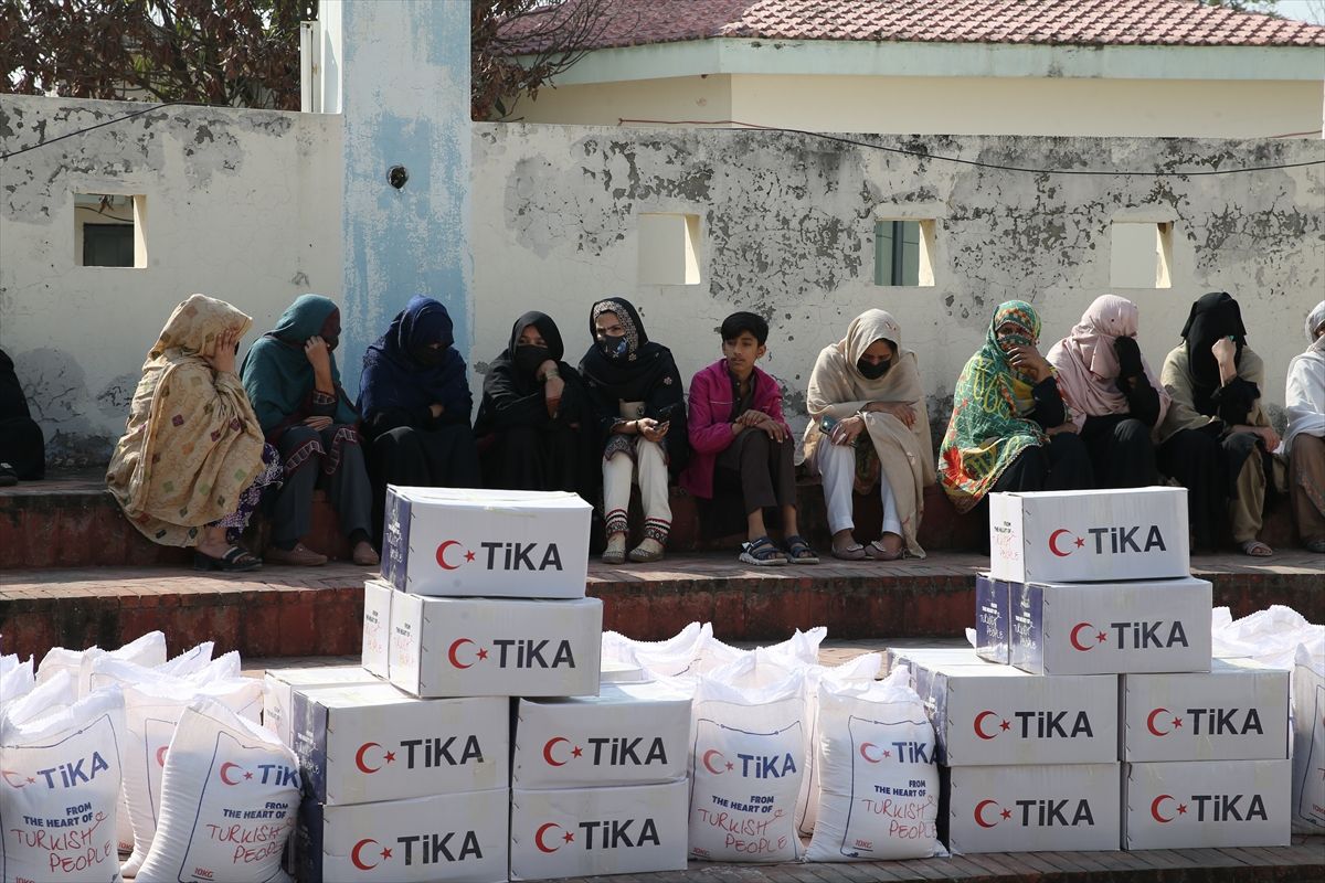 TİKA'dan Pakistan'daki ihtiyaç sahibi ailelere gıda yardımı