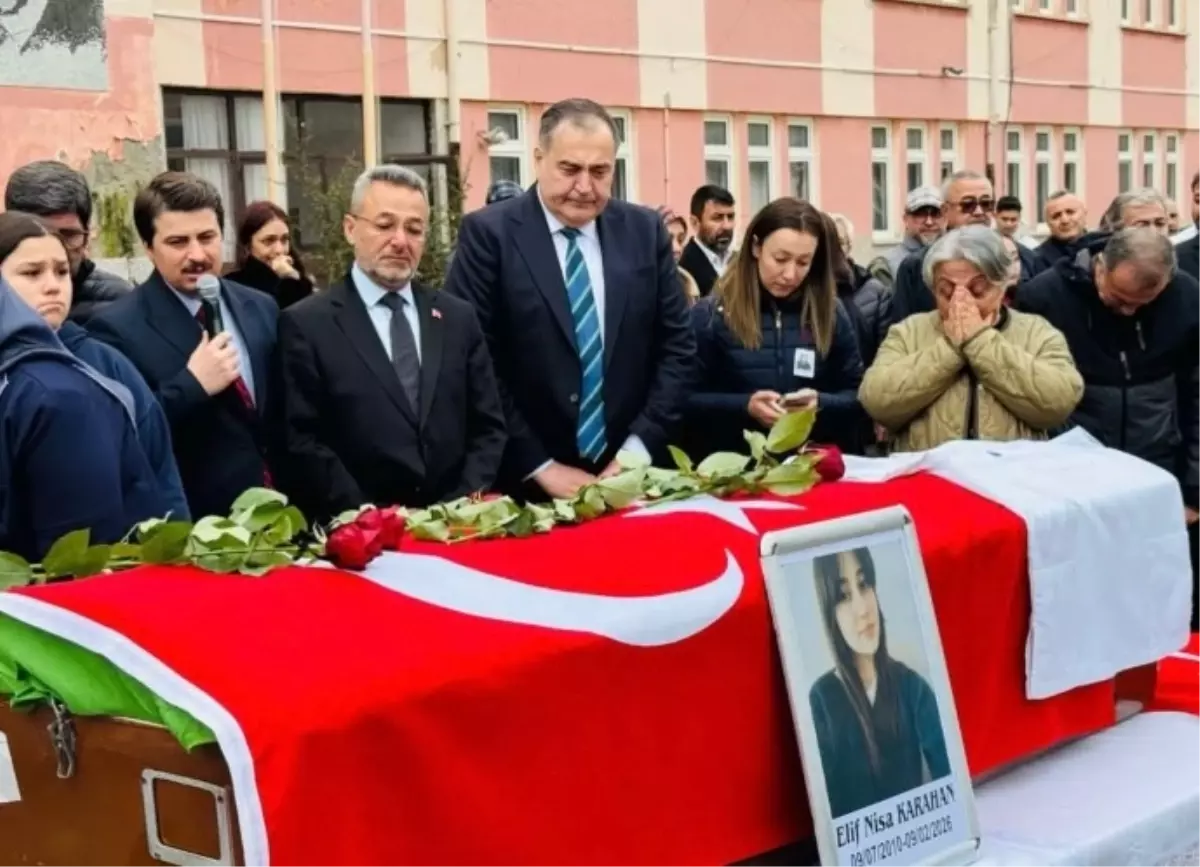 TIR ile otomobilin çarpıştığı kazada yaralanan liseli Elif, kurtarılamadı