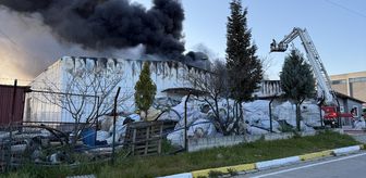 Tire'de organize sanayi bölgesindeki depoda çıkan yangın kontrol altına alındı
