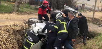 Tokat'ta kanala devrilen hafif ticari araçtaki 3 kişi yaralandı