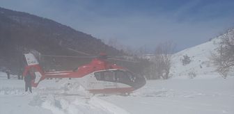 Tokat'ta kar nedeniyle yolu kapanan köydeki hasta ambulans helikopterle hastaneye kaldırıldı