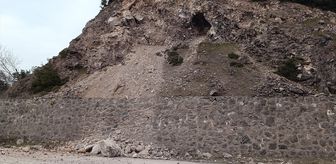 Tokat'ta kaya parçalarının düştüğü yolda ulaşım kontrollü sağlanıyor