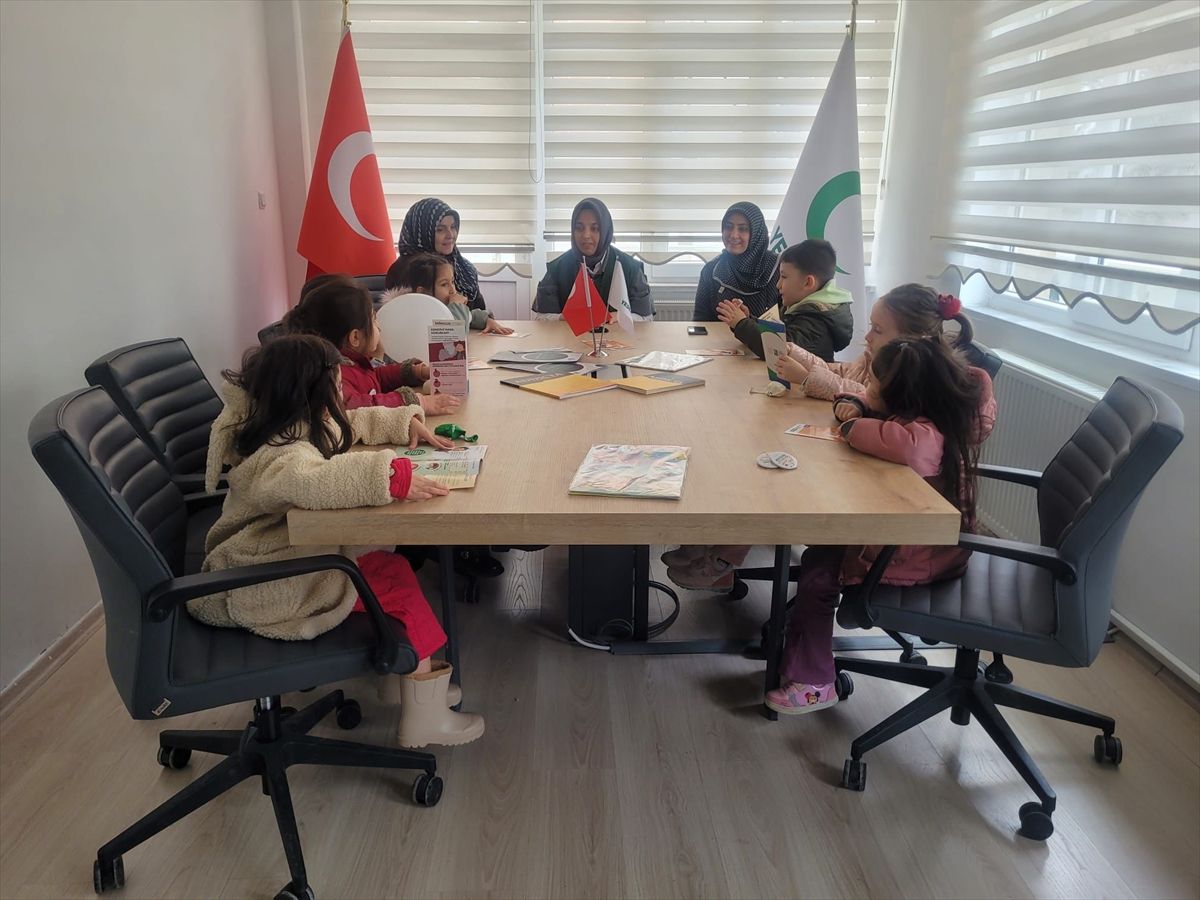 Tokat'ta minik öğrenciler Yeşilay'ı ziyaret etti