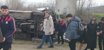 Tokat'ta öğrencileri taşıyan minibüs ile otomobilin çarpıştığı kazada 22 kişi yaralandı