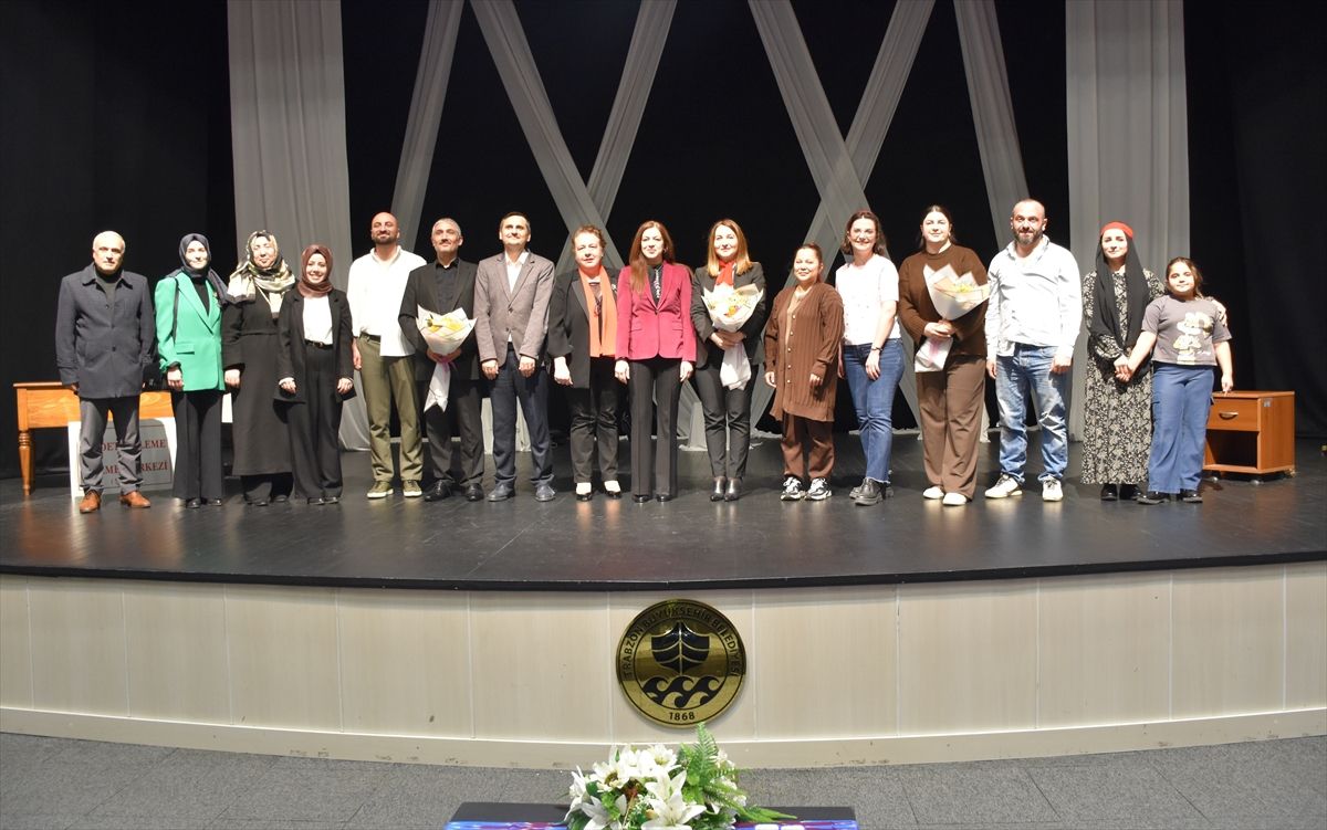 Trabzon'da kadın konukevinden hizmet alanların yaşadıkları tiyatro sahnesine taşındı
