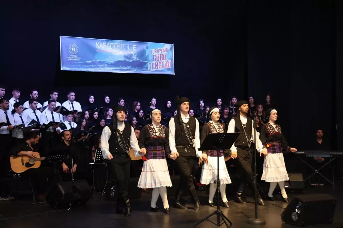 Trabzon Gençlik Korosu konser verdi