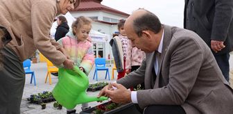 Trakya Üniversitesinin minik öğrencileri doğa etkinliğinde çiçek dikti