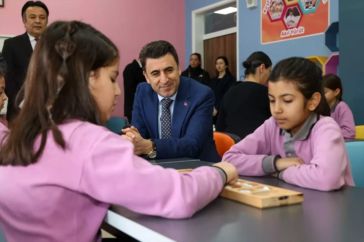 Tunceli'de öğrenciler akıl ve zeka oyunları sınıflarıyla zihinsel becerilerini geliştiriyor