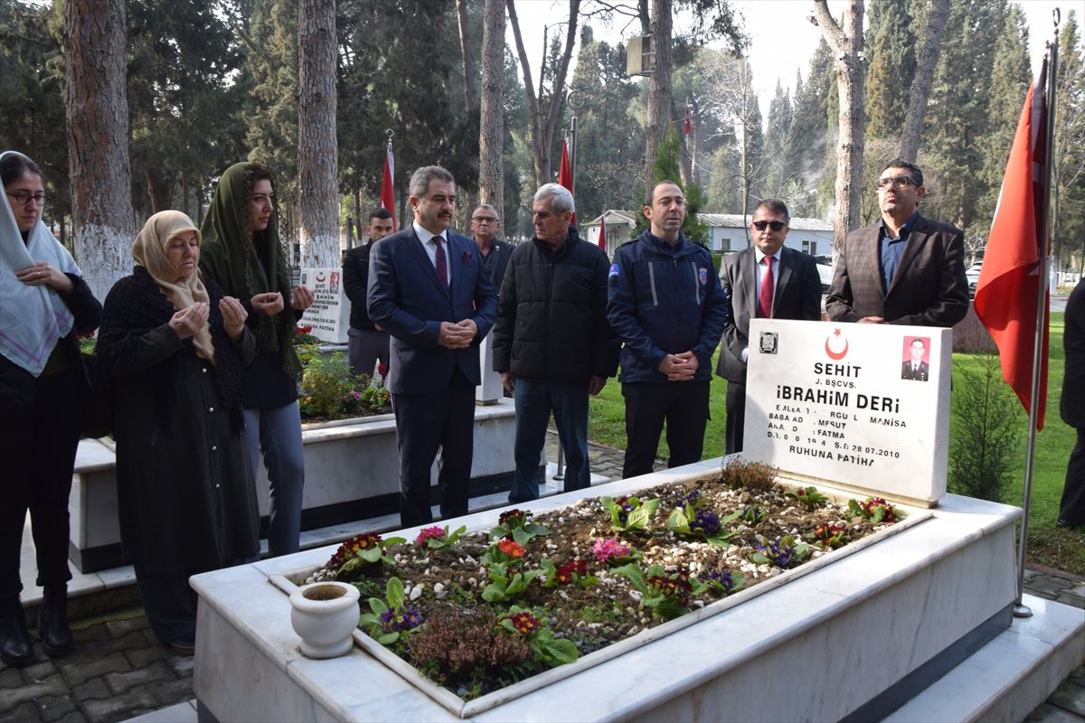 Turgutlu'da 18 Mart nedeniyle şehitlikte anma programı düzenlendi