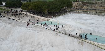 Turizm merkezi Pamukkale'de bayram yoğunluğu yaşanıyor