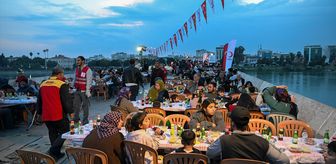 Türk Kızılay, Adana'da iftar programı düzenledi