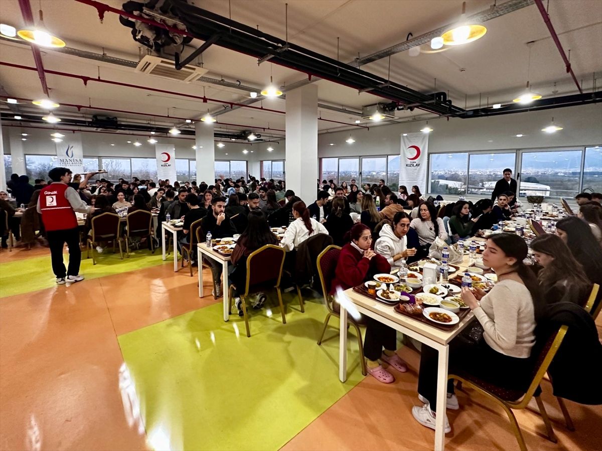 Türk Kızılay Manisa'da ramazan ayı boyunca 85 bin kişiye iftar verdi
