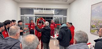 Türk spor tarihine geçen Furkan Akar, Erzurum'da çiçeklerle karşılandı