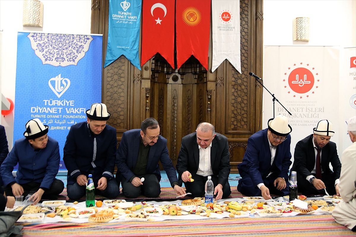 Türkiye Diyanet Vakfı Kırgızistan'da geniş katılımlı iftar programı düzenledi