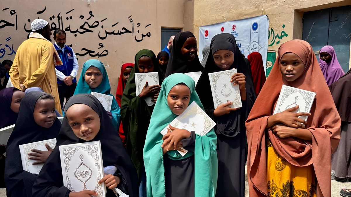 Türkiye Diyanet Vakfı Somali'de 2 bin kişiye Kur'an-ı Kerim dağıttı