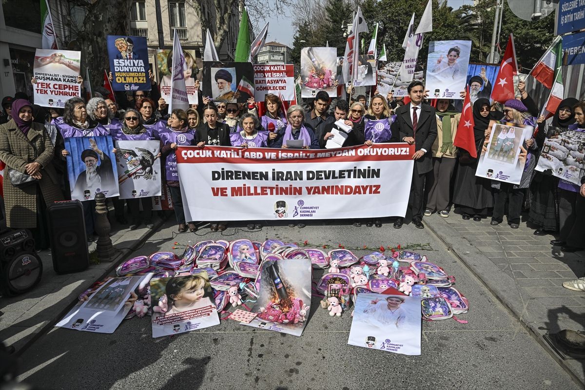 Türkiye Gençlik Birliği ve Cumhuriyet Kadınları Derneği, İran'a destek eylemi düzenledi