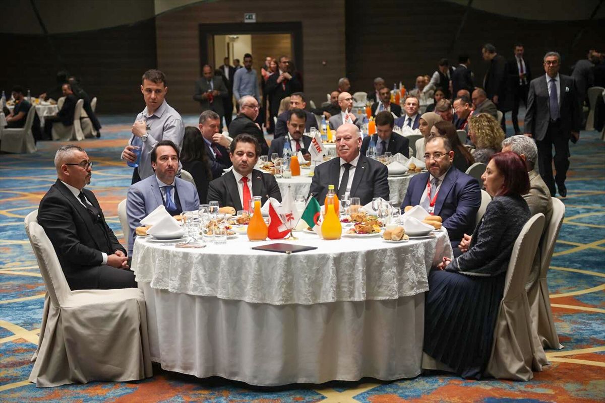 Türkiye'nin Cezayir Büyükelçiliği ve Dünya Türk İş Konseyi, Cezayir'de iftar programı düzenledi