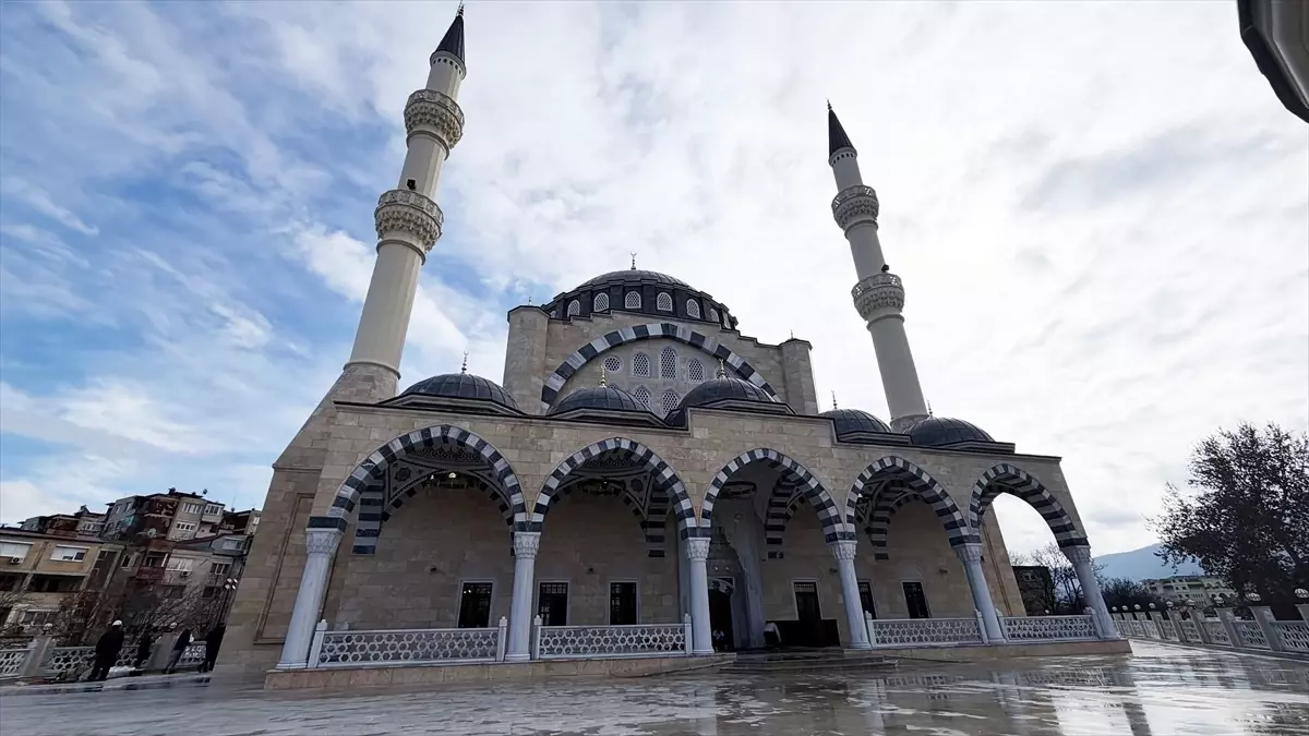 Türkiye'nin destekleriyle inşa edilen Üsküp Camisi'ndeki çalışmalarda sona yaklaşılıyor